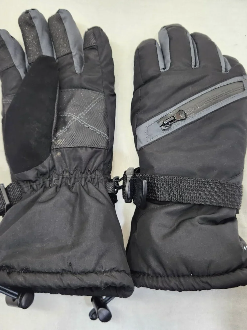 Champion Youth 8/16 Black Winter Gloves Fleece Lined